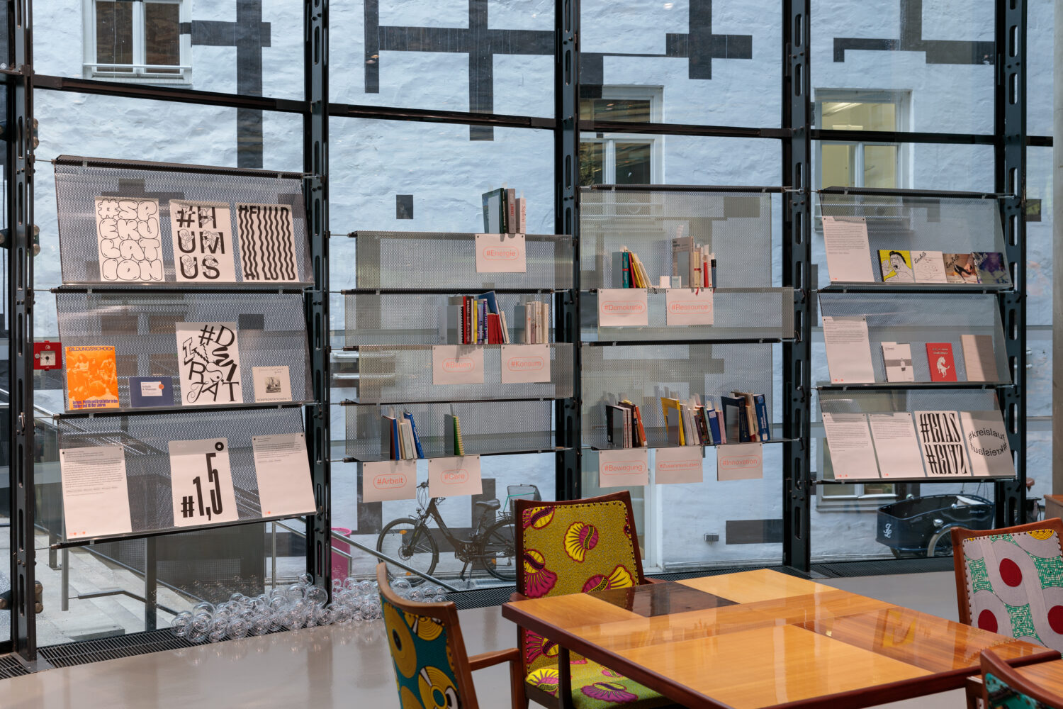 Bibliothek
Ausstellungsansicht, Foto: Kunsthaus Graz/N. Lackner